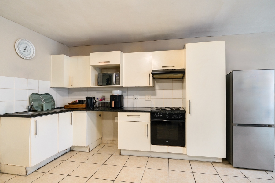 1 Bedroom Property for Sale in Zonnebloem Western Cape